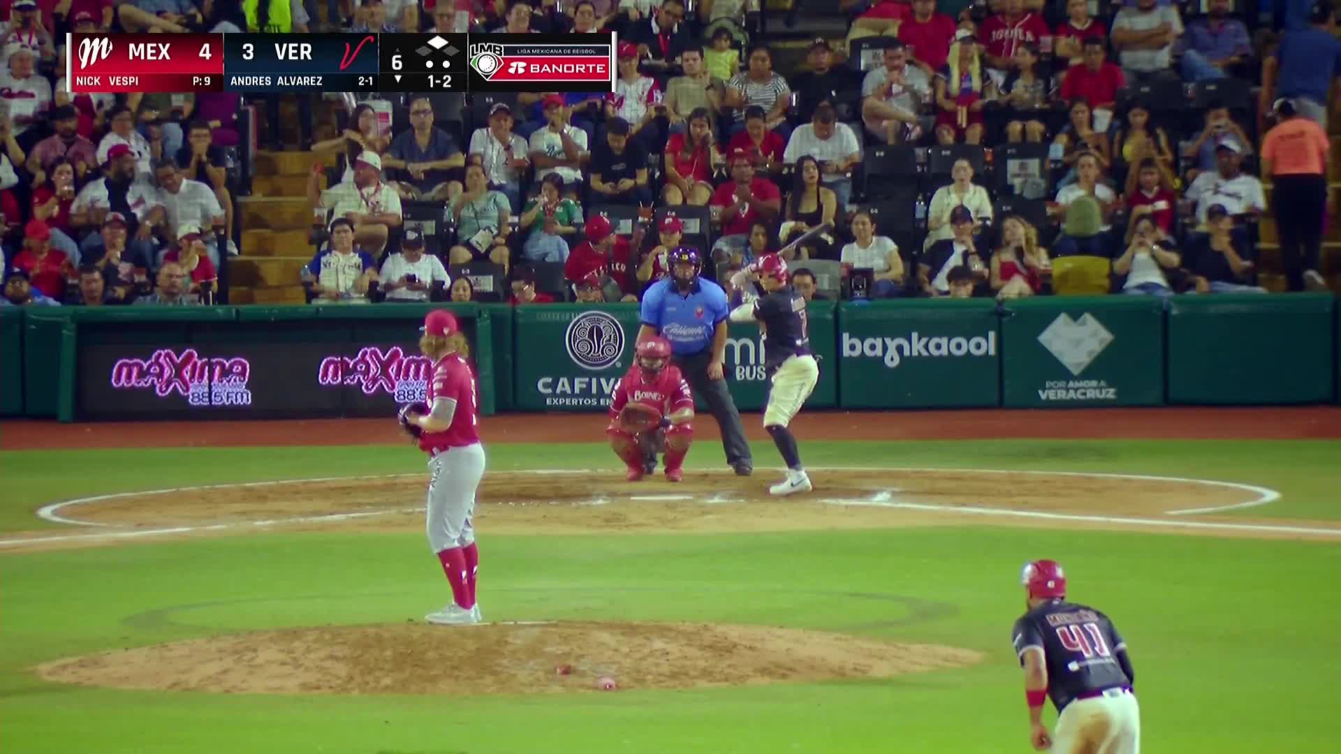 Vespi luce en el relevo Vs el Águila